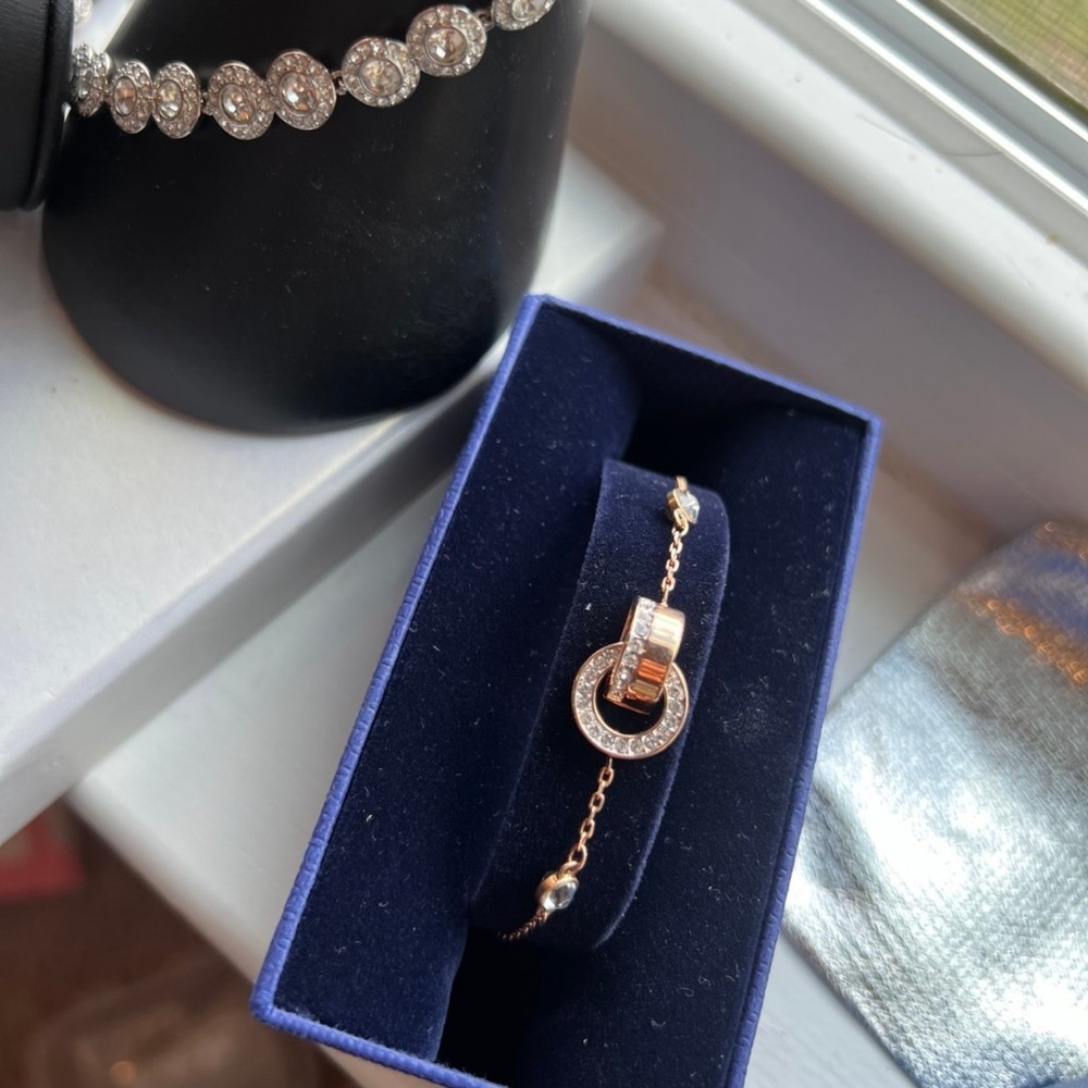 Dextera Bracelet Interlocking Loop, White, Rose G… - image 8